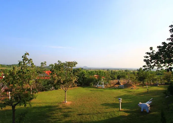 โรงแรม Baanrai Areeya