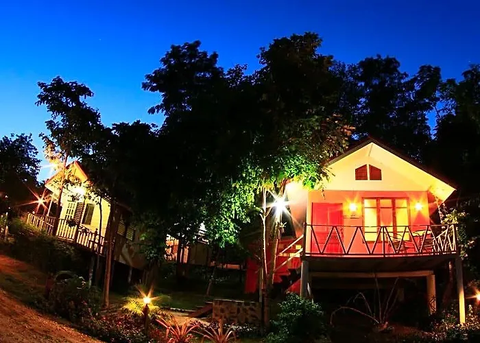 โรงแรม Baanrai Areeya 2*