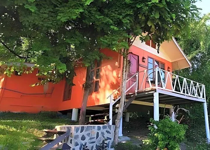 Baanrai Areeya โรงแรม สวนผึ้ง