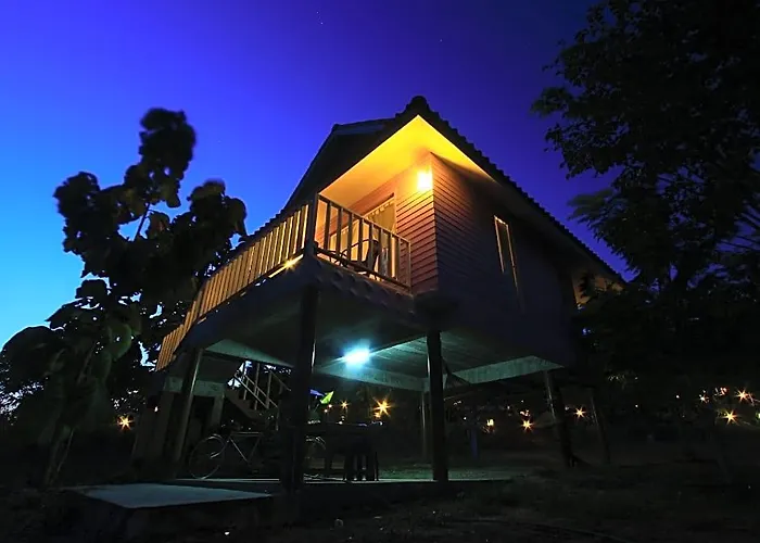 โรงแรม Baanrai Areeya 2*