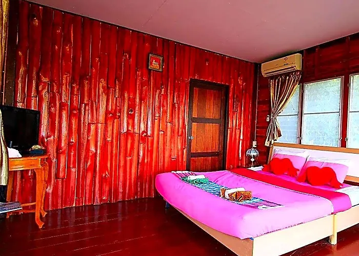โรงแรม Baanrai Areeya 2*