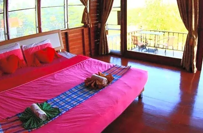 โรงแรม Baanrai Areeya 2*
