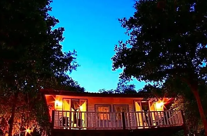 Hotel Baanrai Areeya Suan Phueng