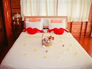 โรงแรม Baanrai Areeya